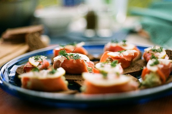 Gli stuzzichini con salmone senza cottura