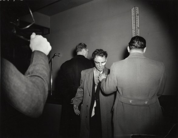 ‘Murder is my business’, la New York degli anni ’30 negli scatti di Arthur Fellig Weegee