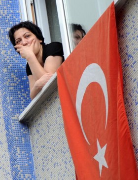 Violenza domestica per disciplinare le donne? Gli uomini turchi lo giudicano giusto