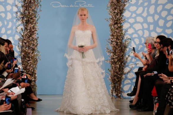 La collezione di abiti da sposa 2014 di Oscar de la Renta per spose chic e glamour