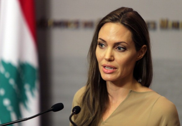 Angelina Jolie designer di gioielli per finanziare una scuola femminile in Afghanistan