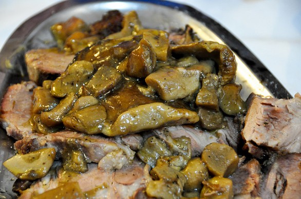 L’arrosto di vitello con i funghi, la ricetta per il pranzo della domenica