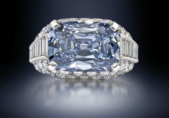 Diamante blu diventa il più caro al mondo per singolo carato