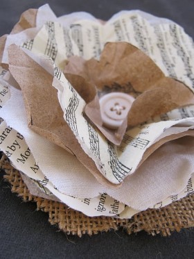 Come fare i fiori di carta e stoffa seguendo il tutorial semplice