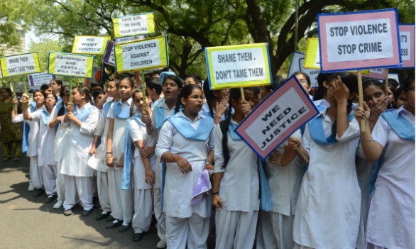 India, la popolazione scende in piazza contro gli abusi sessuali e la violenza sulle donne