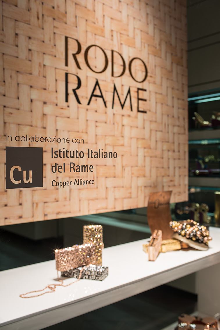 Fuorisalone 2013 Milano: le vetrine della boutique Rodo con Istituto Italiano del Rame