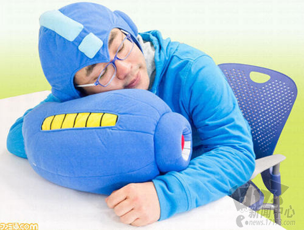 Mega Man, il casco e il mega buster di peluche