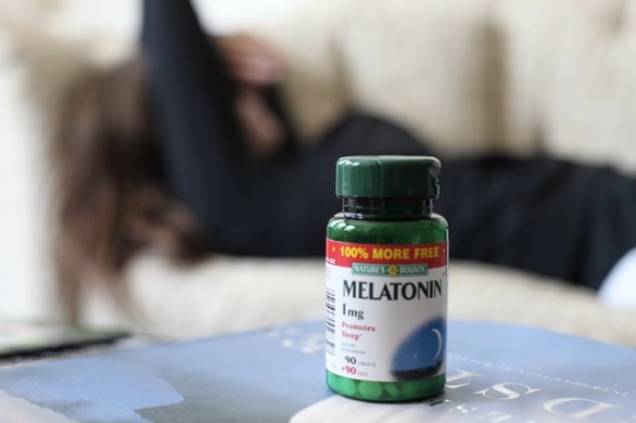 La melatonina funziona? Ecco gli effetti collaterali da conoscere e quando usarla