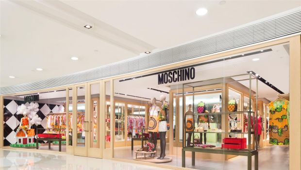 Moschino negozio Hong Kong: il restyling della boutique con il nuovo concept di Michele De Lucchi