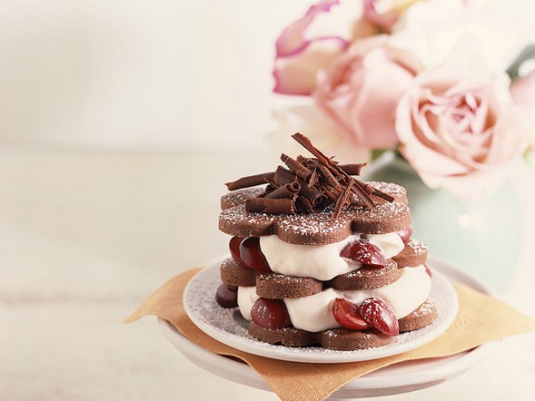 Il pan di spagna al cioccolato con la ricetta semplice