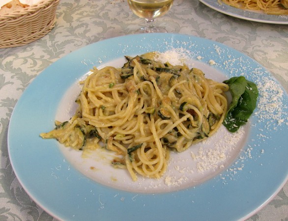 Ricetta della pasta con crema di zucchine  e panna