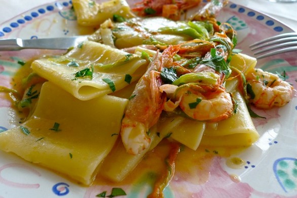 La ricetta della pasta con zucchine e gamberetti