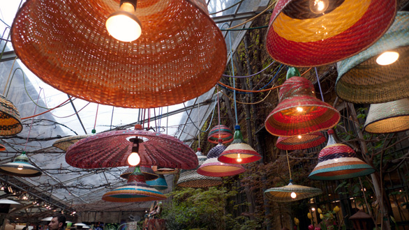 Fuori Salone 2013: Pet Lamp, il progetto sociale per lampade a sospensione in plastica riciclata