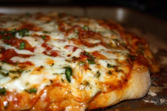 La ricetta della pizza fatta in casa con la lievitazione naturale