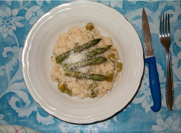 Il risotto con asparagi da gustare in compagnia