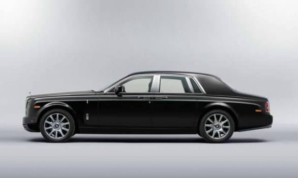 Rolls-Royce Art Dèco Collection Phantom debutta a Giacarta per celebrare l’auto di lusso inglese