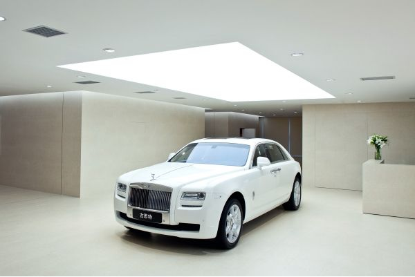 Rolls Royce showroom Cina