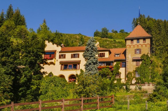 Valcastello Dolomites Mountain Lodge & Polo Club per vivere la natura in uno Chalet da sogno