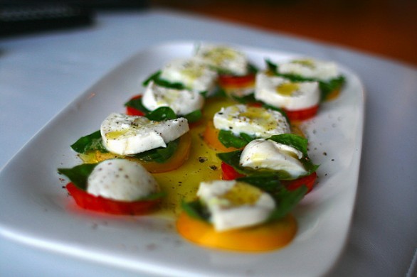 Insalata con mozzarella e pomodori