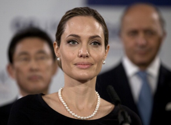 Angelina Jolie si fa asportare entrambi i seni per prevenire il cancro