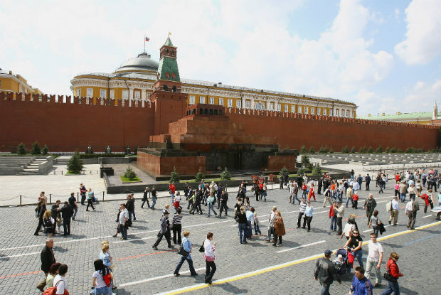 Lenin, riaperto il mausoleo sulla Piazza Rossa