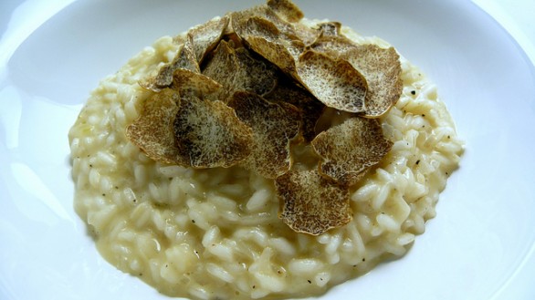 Il riso al tartufo per un pranzo raffinato