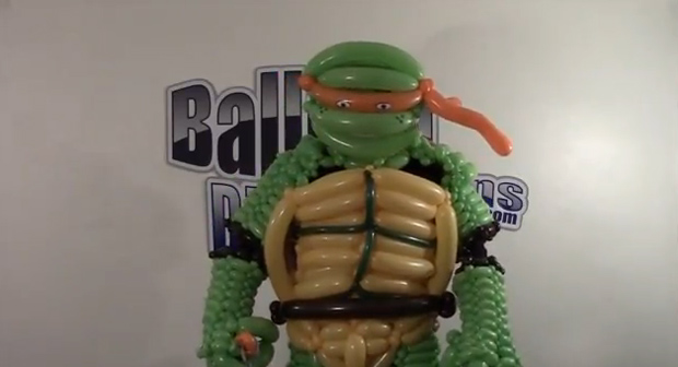 Tartarughe Ninja, il costume di palloncini solidale