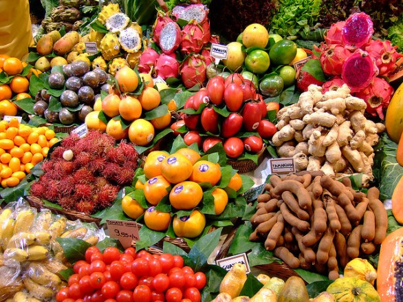 Come fare una perfetta macedonia di frutta tropicale per un pranzo estivo