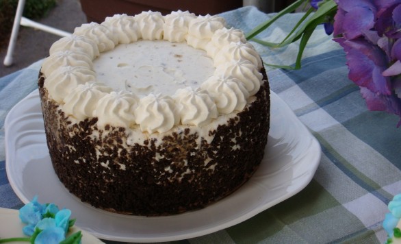 La torta gelato al cioccolato con la ricetta semplice