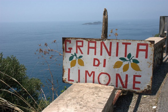 La ricetta della granita al limone di tradizione siciliana