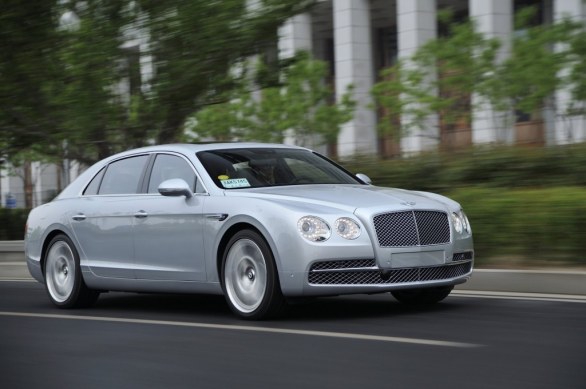 Bentley al Cholmondeley Pageant of Power con le sue auto di lusso e da gara