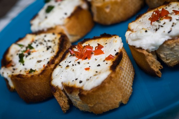 Come fare i crostini di pane fritti e al forno