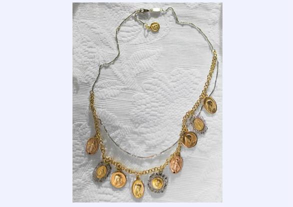 Dolce &#038; Gabbana, una collana in oro nella loro collezione di gioielli
