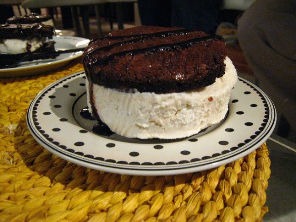 Il gelato con biscotto da fare in casa per la merenda dei bambini