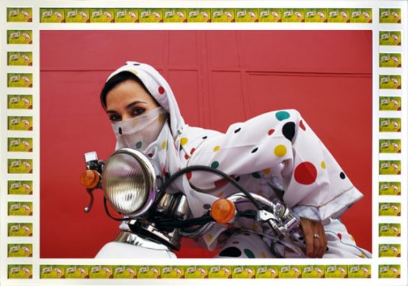 La moda araba nelle fotografie di Hassan Hajjaj è per odalische oriental-pop