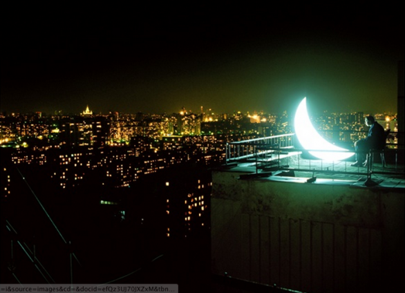 Private Moon di Leonid Tishkov, uno spicchio di luna a casa