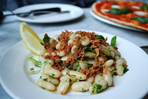 La ricetta facile dell&#8217;insalata estiva con i fagioli