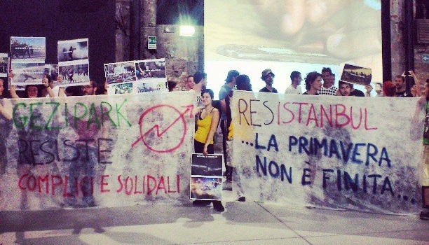 GezyParkOccupay anche a Venezia, il padiglione turco sostiene i manifestanti