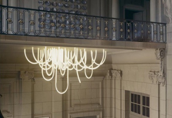 Lo chandelier Les Cordes di Mathieu Lehanneur