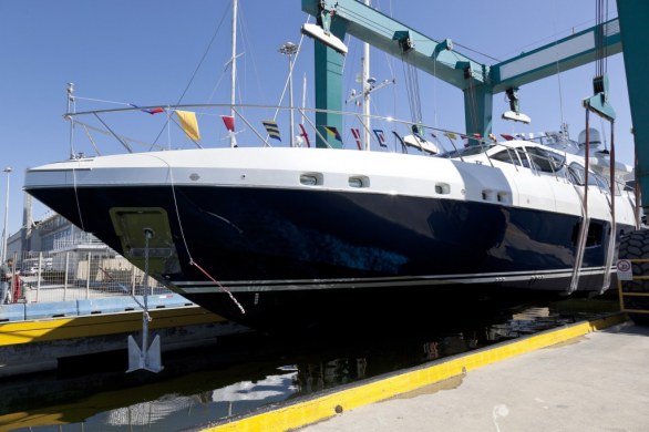 Yacht di lusso, Overmarine Group vara il primo Mangusta 94