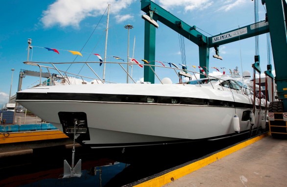 Overmarine Group vara uno yacht di lusso Mangusta 94