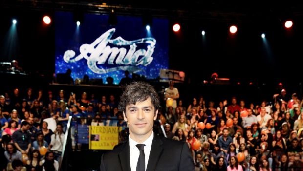 Amici 2013 serale: Luca Argentero ha vestito Gucci, tutti i look indossati al talent show