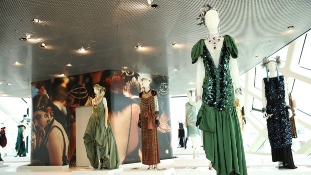 Prada The Great Gatsby Tokyo: inaugurata la mostra &#8220;Catherine Martin and Miuccia Prada Dress Gatsby&#8221;
