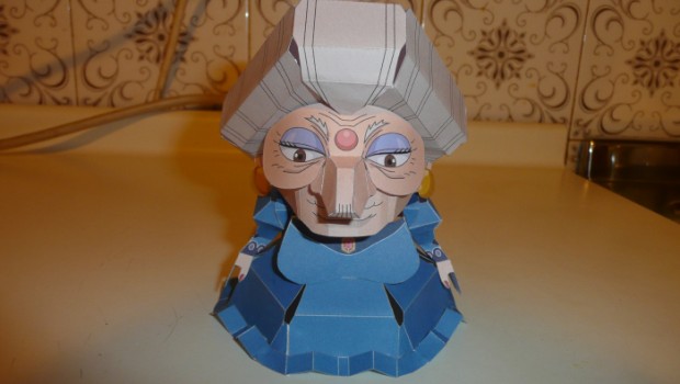 Il papercraft di Yubaba de La città incantata di Miyazaki