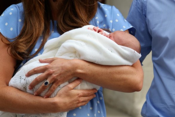 Kate Middleton mamma: Kate e William presentano il Royal Baby, tutte le foto