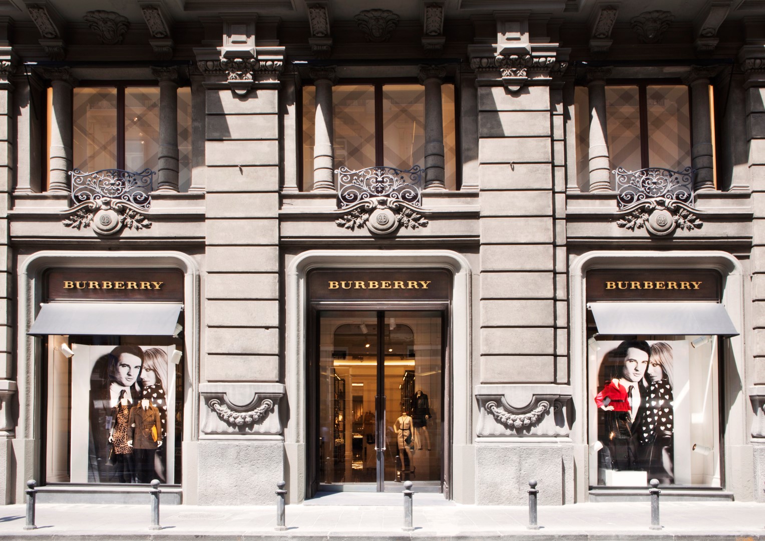 Burberry Napoli via dei mille: inaugurata la nuova boutique del brand