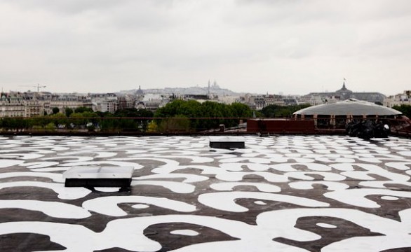 Una leggenda ancestrale sul tetto del Musée du quai Branly di Parigi con l&#8217;installazione di Lena  Nyadbi