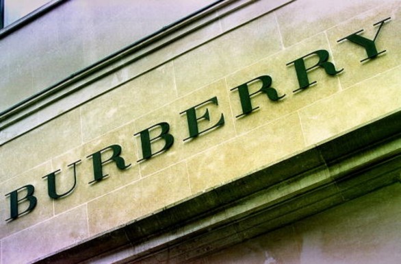 Burberry inaugura la prima boutique a Napoli