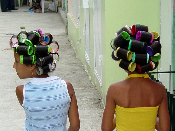 Come fare i capelli ricci con il ferro o i bigodini