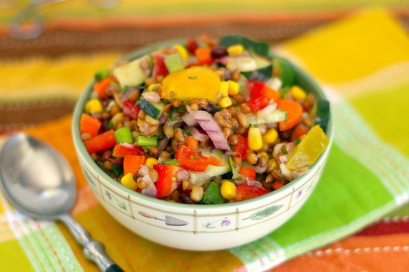 La ricetta dell&#8217;insalata di farro con verdure per l&#8217;estate